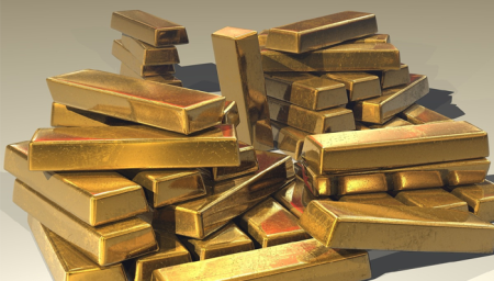 Gold price in Pakistan drops by Rs.500 per tola as global bullion weakens