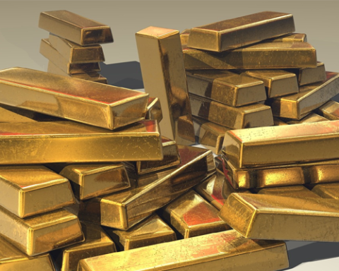 Gold price in Pakistan drops by Rs.500 per tola as global bullion weakens