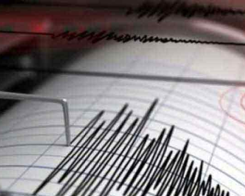 Japan earthquake triggers mall explosion, deaths feared