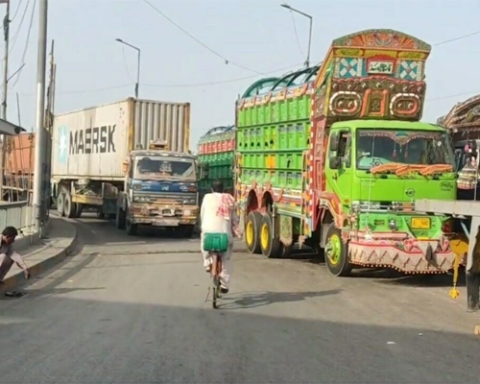 Protests block Sindh highways, stranding trucks and disrupting trade