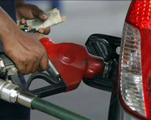 Petrol costs Rs.200 but public pays Rs.140 in taxes says Miftah Ismail
