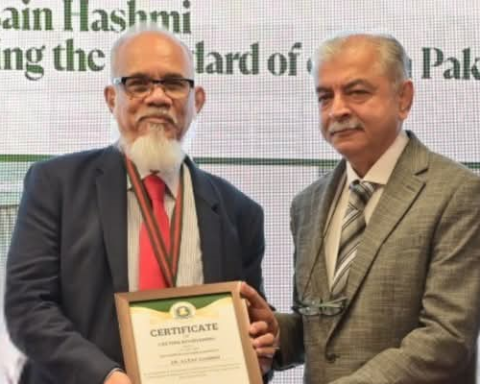 Prof. Altaf Hashmi of SIUT  received lifetime achievement award 