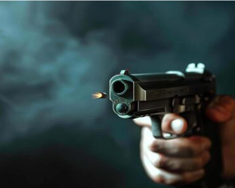 Karachi firing: Woman killed over love marriage, husband in critical situation
