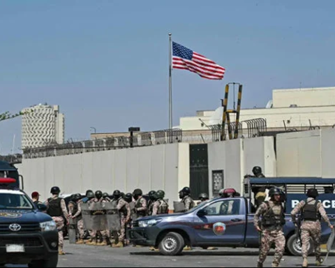 SSP Kemari, other officers suspended after security breach at US Consulate Karachi