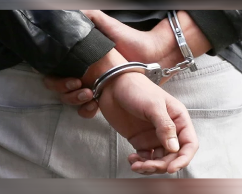 17 years boy arrested over alleged plot to poison Father