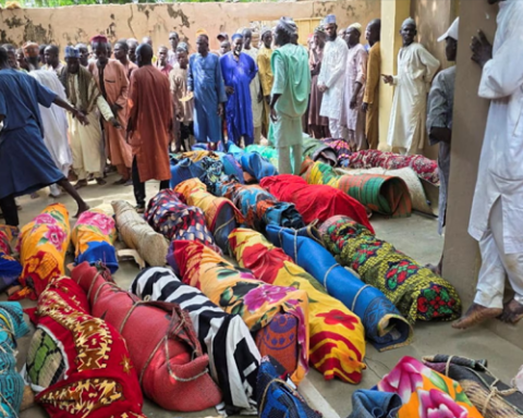 Nigeria boat capsize kills 43, mostly children