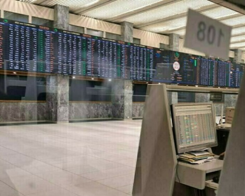 KSE-100 sinks 2% on India tensions