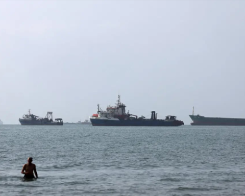 Strait of Hormuz Security: Iran, Gulf States to hold emergency talks in Oman on Monday