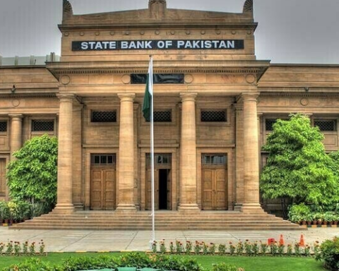 SBP makes Raast QR payments mandatory at petrol pumps by January 2027