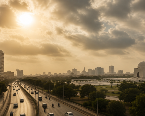 Karachi Faces Severe Heat Despite Cloudy Weather