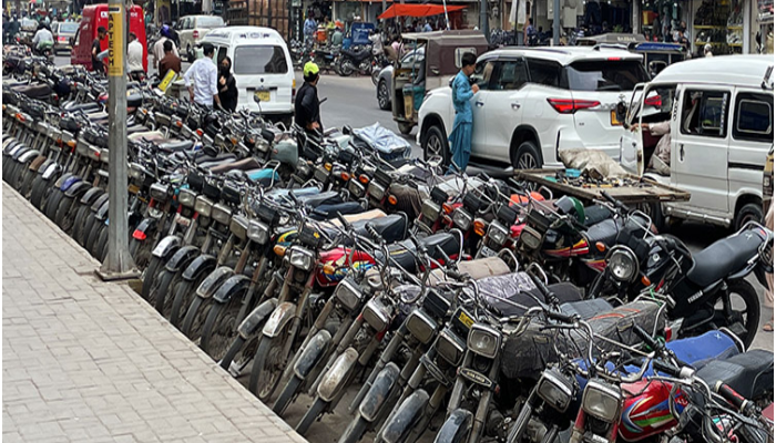 Sindh govt abolishes charged parking across Karachi