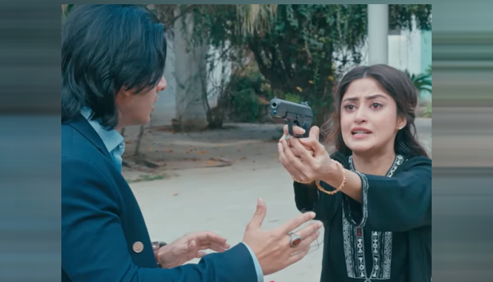 Sajal Aly wins hearts with emotional ‘Zanjeerein’ performance