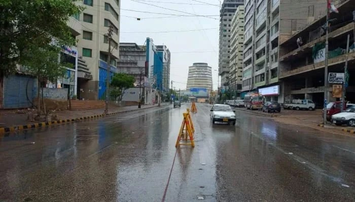 Karachi welcomes light rain, drizzle after humid spell