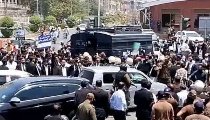 Clashes outside LHC: Multiple lawyers arrested, three policemen injured