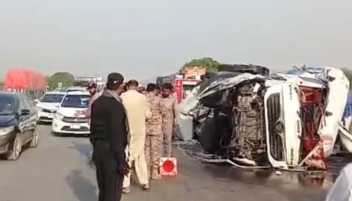 13 killed In M9 motorway accident near Karachi
