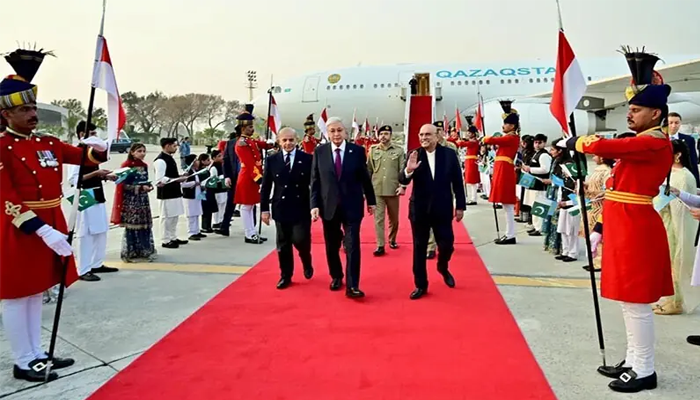 Kazakhstan’s President begins two-day official visit to Pakistan