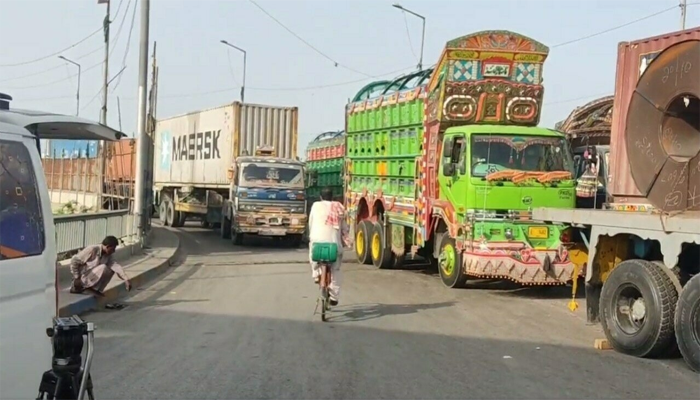 Protests block Sindh highways, stranding trucks and disrupting trade