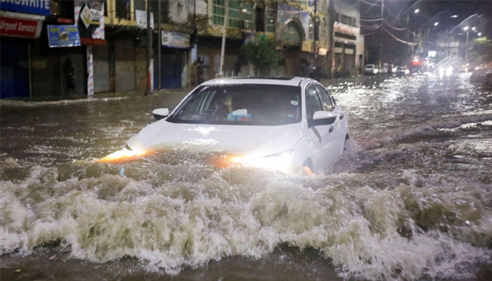 At least eight dead amid Karachi’s heavy rains