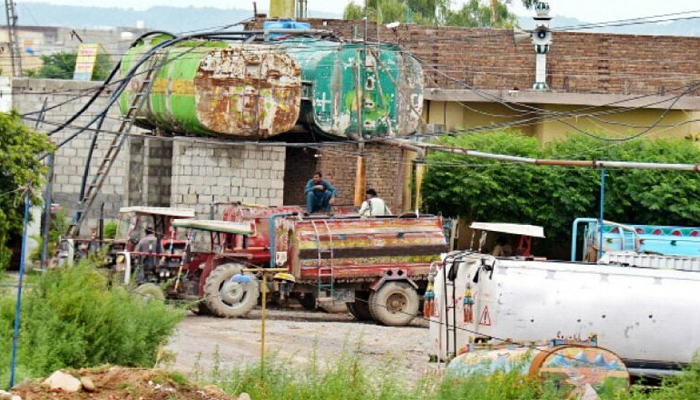 Illegal water connection discovered near Maddrass Chowk, Scheme 33