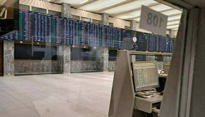 KSE-100 sinks 2% on India tensions