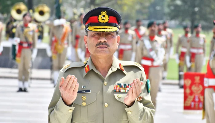 Field Marshal Asim Munir pays tribute to martyrs