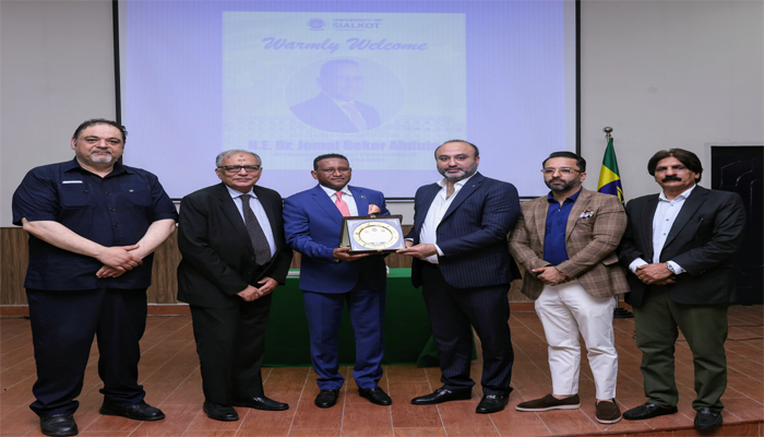 Ambassador Dr. Jemal Beker Abdula receives best ambassador award