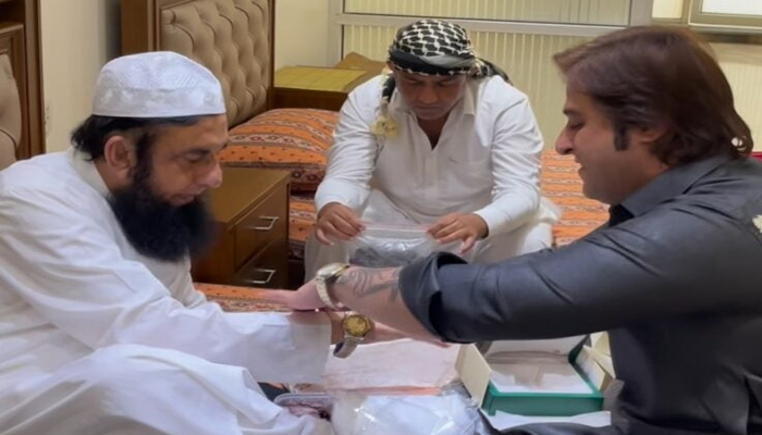 Maulana Tariq Jamil Rolex Gift Video Sparks Fake Watch Controversy Online