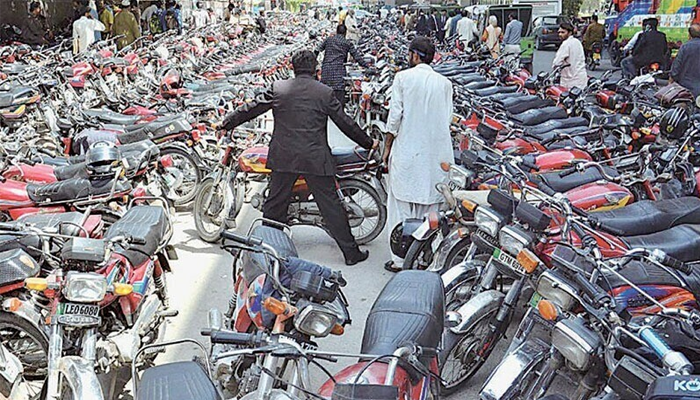 Karachi authorities continue crackdown on parking mafia