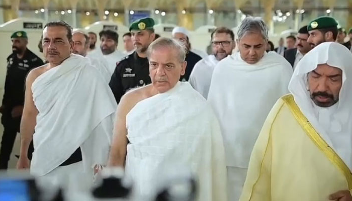 PM and Field Marshal perform Umrah with delegation
