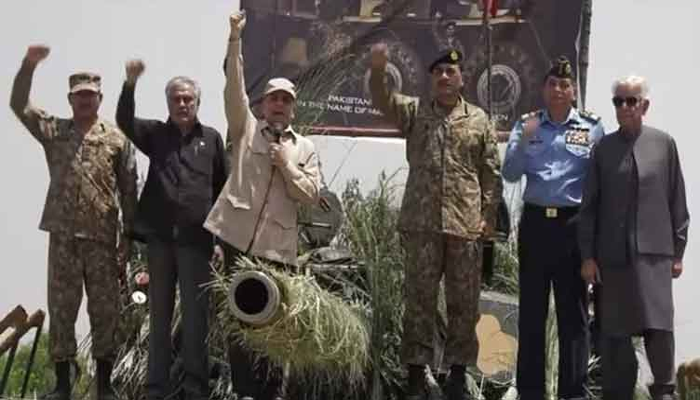 PM Shehbaz visits frontline, applauds military's stand against India