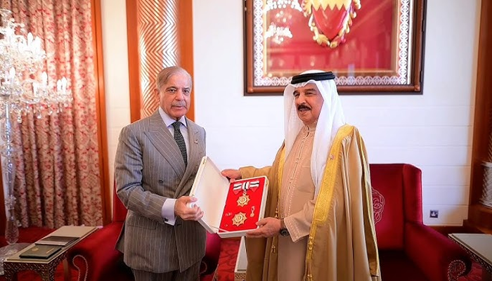 PM Shehbaz meets king of Bahrain 