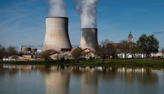 France shuts nuclear reactors amid heatwave