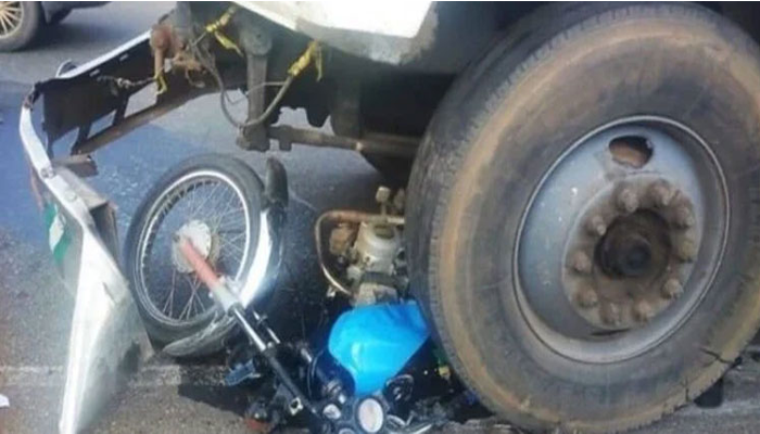 Fatal crash in Karachi as trailer crushes motorcyclist