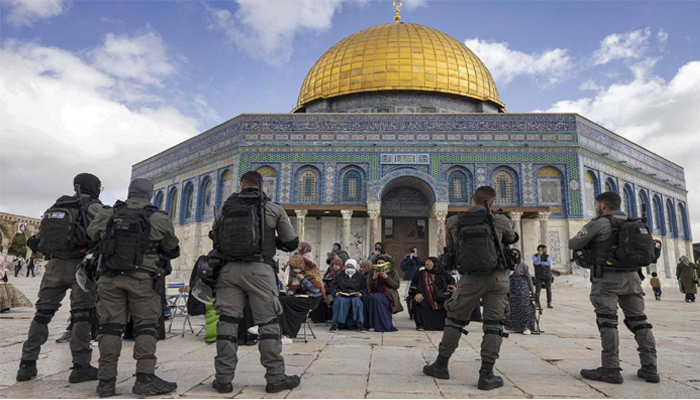 PM Sharif strongly condemns Israeli ministers, settlers for storming Al-Aqsa mosque