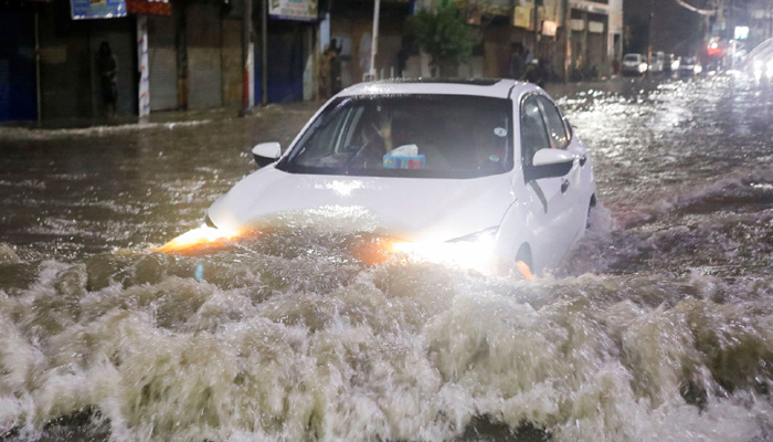 Non-stop showers drench Karachi till dawn