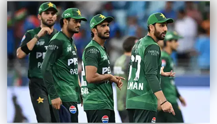 Pakistan team heads to Dubai stadium amid referee row