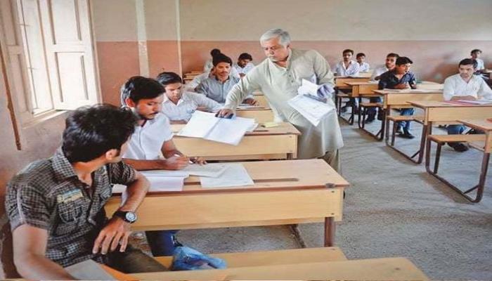 Karachi students face power cuts during matric exams