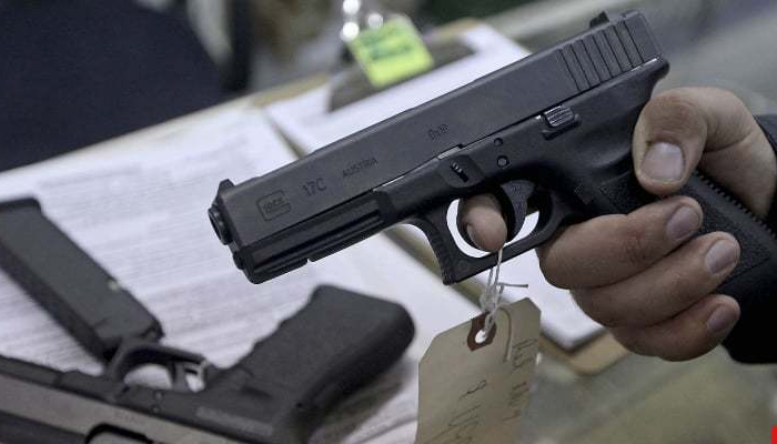 Masked robbers loot women at gunpoint in Karachi