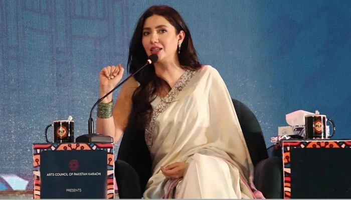 Mahira Khan confirms pregnancy, fans celebrate happy news